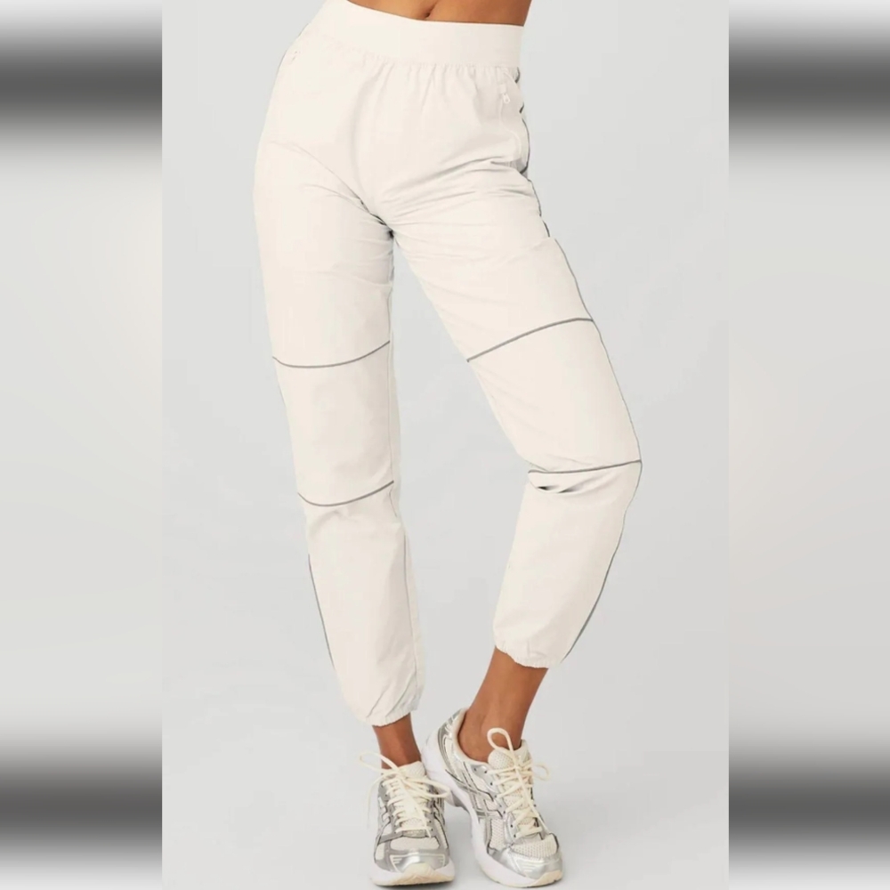 Alo Yoga Torrent Track Sweatpants White Size M